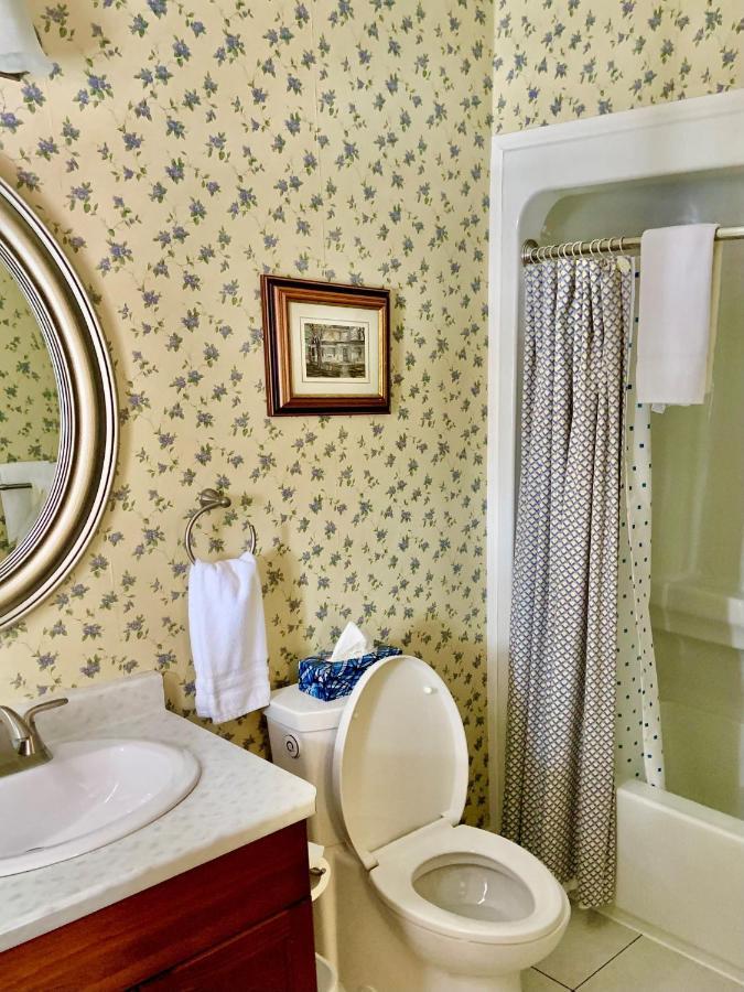 Weatherpine Inn Ниагара-он-те-Лейк Экстерьер фото